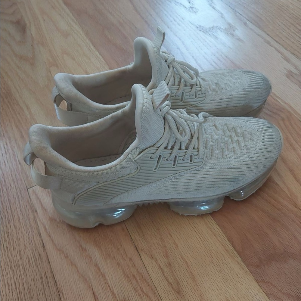 Girls sneakers. Size 4